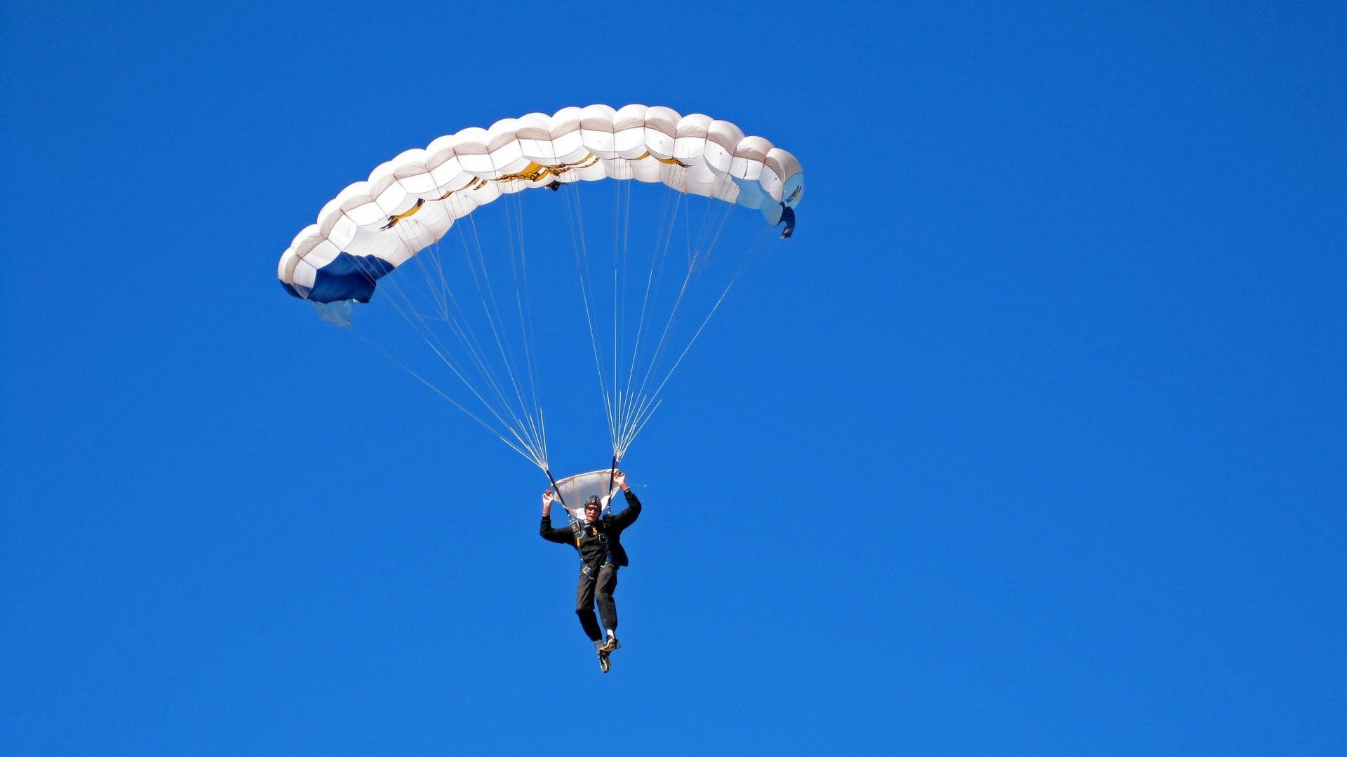 “FIFA严打关联俱乐部,莱昂或失参赛资格”